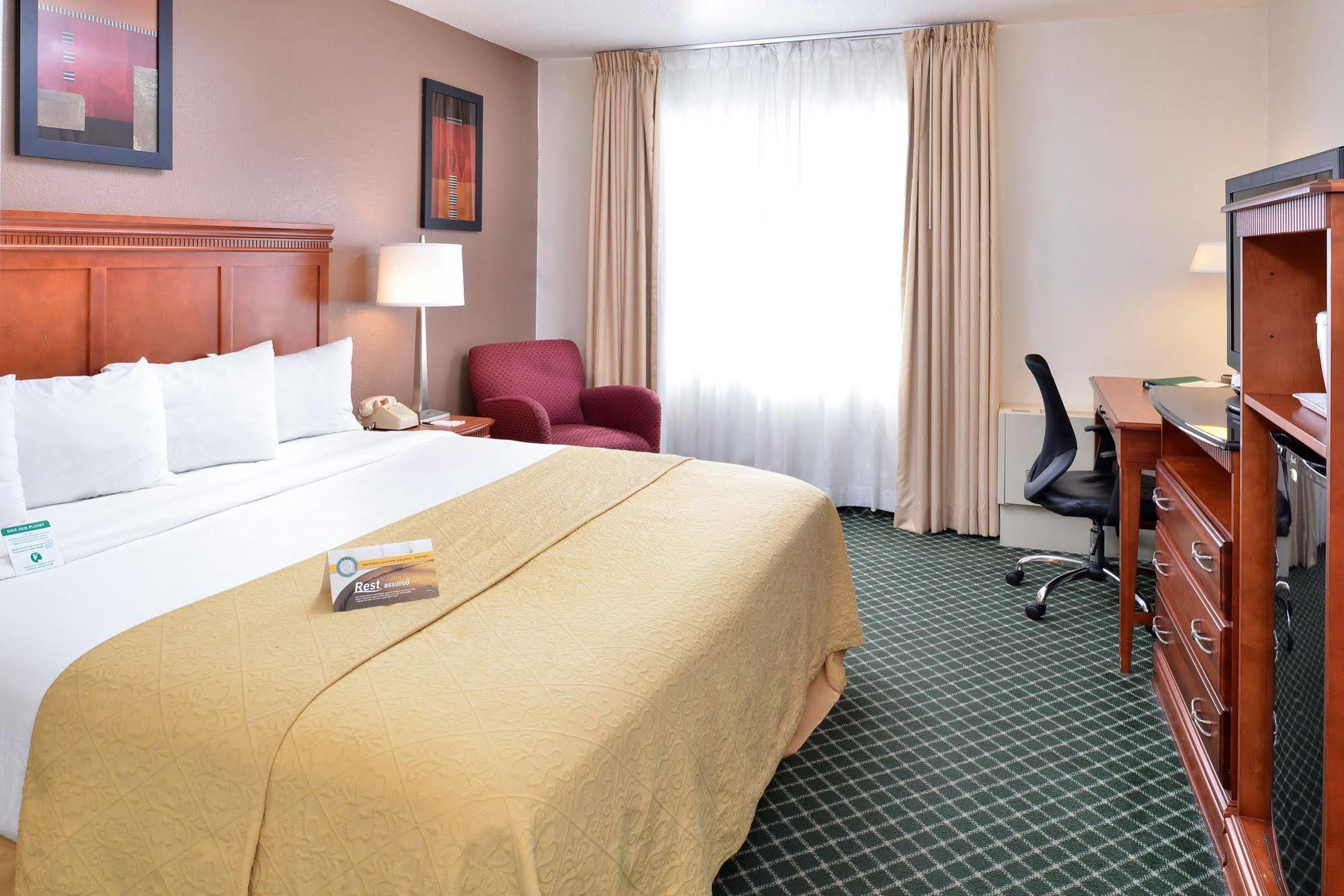 Quality Inn Colchester - Burlington Bagian luar foto
